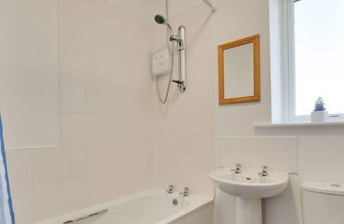 Dinas Dinlle Apartment | Waves in Caernarfon