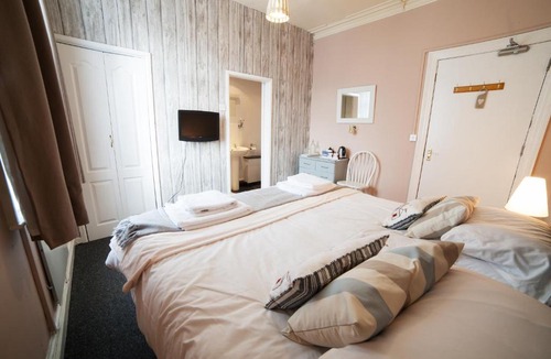 Boscombe Bed & Breakfast | Waves In