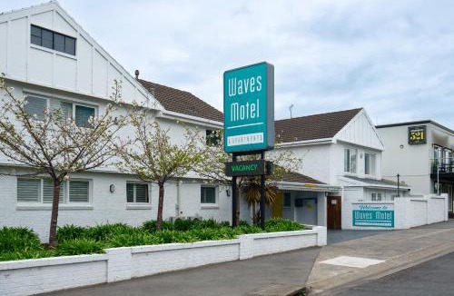 Warrnambool Hotel | Waves Motel and Apartments