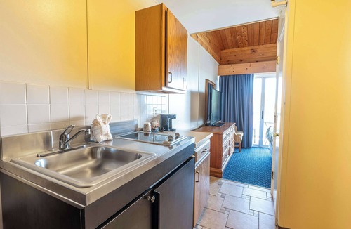 Old Orchard Beach Hotel | Waves Oceanfront Resort