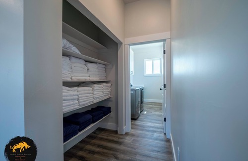 Glendo House | Waves of Wyoming 116 Acre Retreat. Themed Rooms. Putting Green. Glendo Reservoir