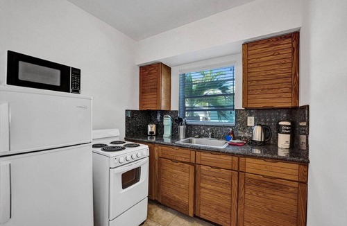 North Beach Apartment | Waves on Desoto Deluxe studio # 4