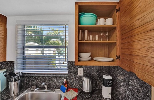 North Beach Apartment | Waves on Desoto Deluxe studio # 4