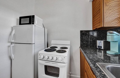 North Beach Apartment | Waves on Desoto Deluxe studio # 4