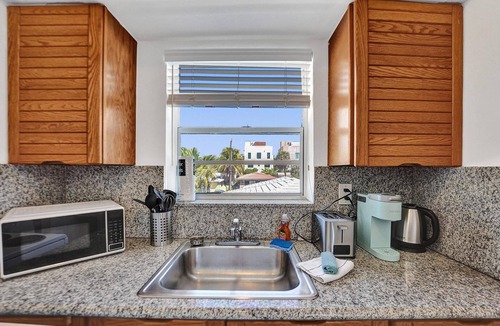 North Beach Apartment | Waves On Desoto