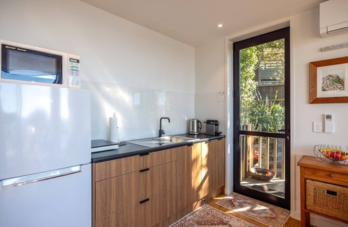 Onetangi Apartment | Wavesong - Private Spa Unit Above Onetangi