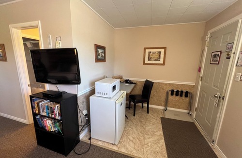 Wawa Hotel | Wawa Northern Lights Motel & chalets