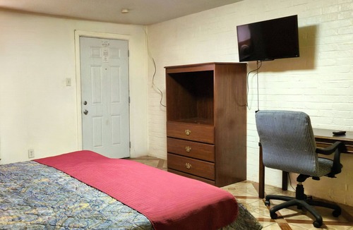 Cedar Crest Hotel | Way Side Inn by Hotel O Dallas near Fair Park Downtown