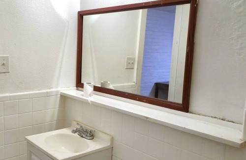 Cedar Crest Hotel | Way Side Inn by Hotel O Dallas near Fair Park Downtown