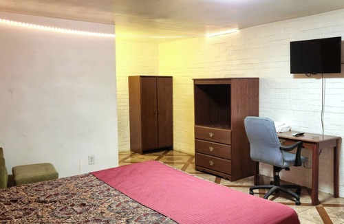 Cedar Crest Hotel | Way Side Inn by Hotel O Dallas near Fair Park Downtown
