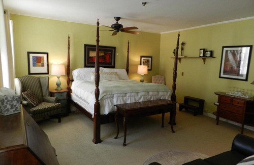 Middlebury Hotel | Waybury Inn