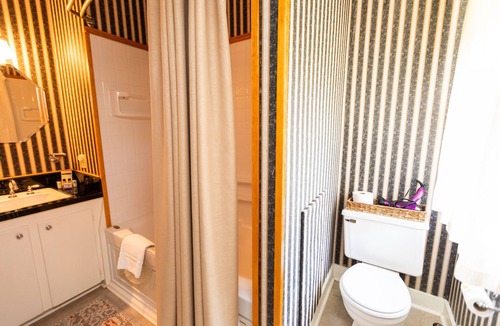 Middlebury Hotel | Waybury Inn