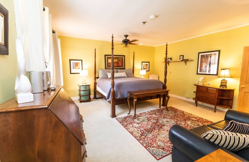 Middlebury Hotel | Waybury Inn