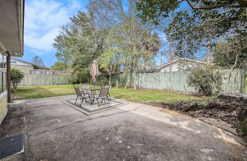 North Charleston House | Waylyn Chic~Very Convenient Location, Pool Table!