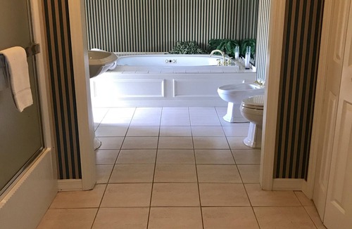 Honey Brook Hotel | Waynebrook Inn, Est 1865