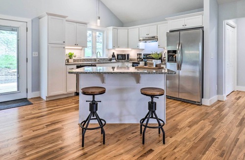 Waynesville Cottage | Waynesville Smart Cabin w/Hot Tub & Views!
