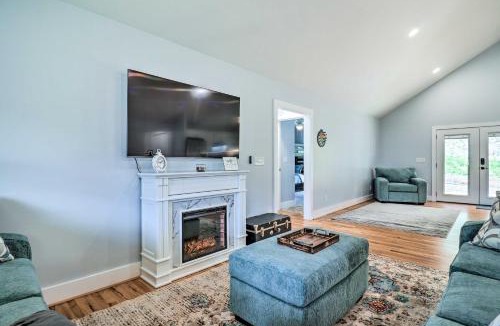Waynesville House | Waynesville Smart Cabin w/Hot Tub & Views!