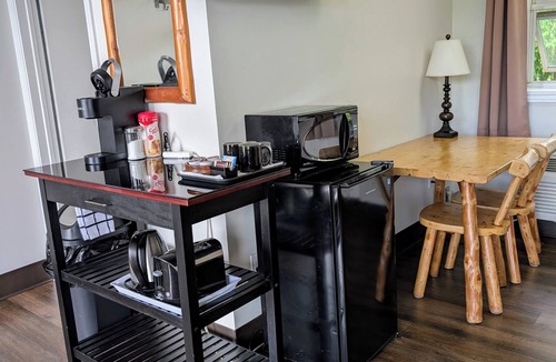 Manitowaning Hotel | Wayside Motel Manitoulin