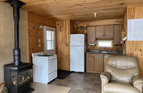 Desaulniers Cabin | We are an off grid resort with peace and tranquillity. Pet friendly.