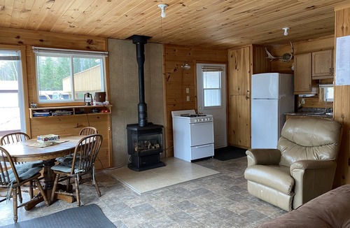 Desaulniers Cabin | We are an off grid resort with peace and tranquillity. Pet friendly.