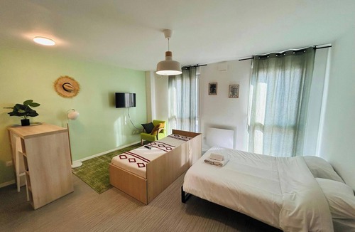 Barbatre Apartment | We Live In R - Suite 102