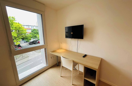 Barbatre Apartment | We Live In R - Suite 202