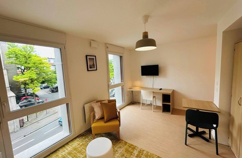 Barbatre Apartment | We Live In R - Suite 202