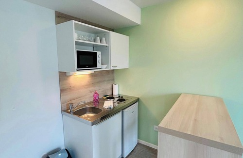 Barbatre Apartment | We Live In R - Suite 303