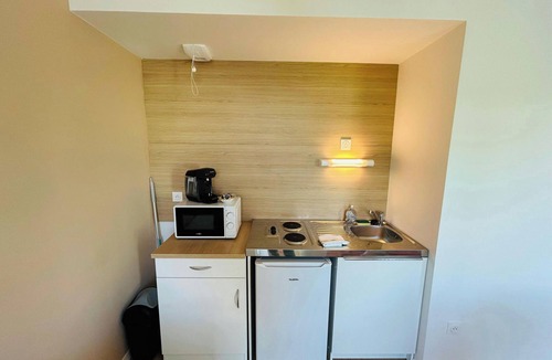 Barbatre Apartment | We Live In R - Suite 304