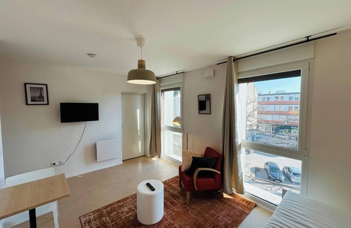 Barbatre Apartment | We Live In R - Suite 304