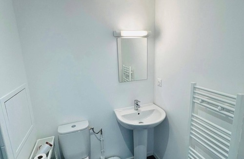 Barbatre Apartment | We Live In R - Suite 401