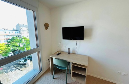 Barbatre Apartment | We Live In R - Suite 402