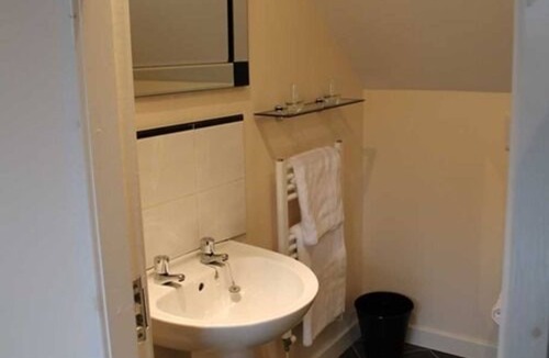 Gwernymynydd Bed & Breakfast | We Three Loggerheads