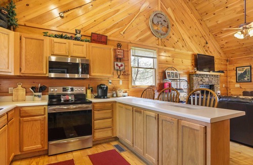Wears Valley House | Wear's Valley Mtn Retreat - Pool across the Yard! Awesome Views, Easy Access