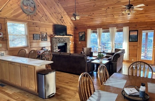 Wears Valley House | Wear's Valley Mtn Retreat - Pool across the Yard! Awesome Views, Easy Access