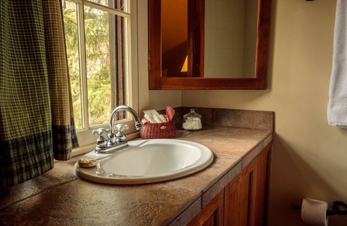 Grants Pass Cabin | Weasku Inn