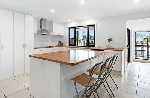 Mermaid Beach House | Weatherly Waters (Pet Friendly)