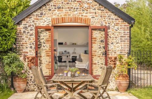 Palgrave House | Weavers Mark Cottage