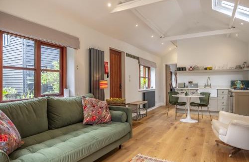 Palgrave House | Weavers Mark Cottage