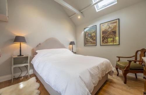 Palgrave House | Weavers Mark Cottage