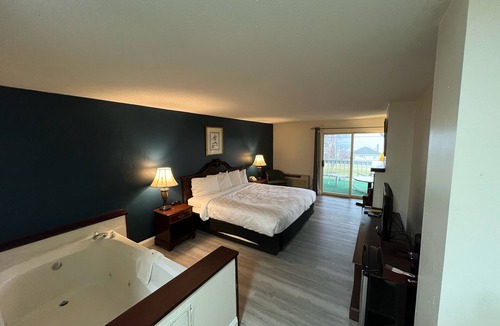 Mayville Hotel | Webb's Year Round Resort