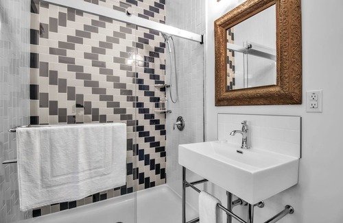 Lyndonville Hotel | Webber Hotel