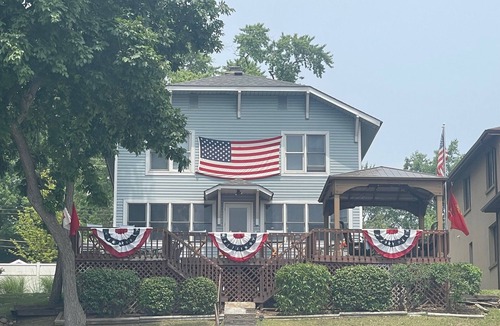 North Webster Cottage | Webster Lake Front Cottage 5 Bdrms, 4 Baths, Large Deck & Dock, Fully Equipped