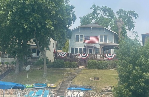 North Webster Cottage | Webster Lake Front Cottage 5 Bdrms, 4 Baths, Large Deck & Dock, Fully Equipped