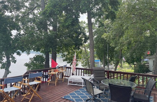 North Webster Cottage | Webster Lake Front Cottage 5 Bdrms, 4 Baths, Large Deck & Dock, Fully Equipped