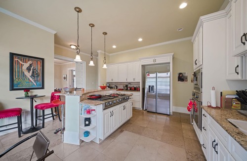 Monte Vista House | 👰🏻🤵🏽Wedding Groups up to 20: 3-Story Mansion near Downtown 2 Balconies 💒