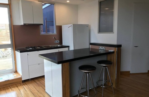 Seddon Bed & Breakfast | Wedgetaildown Accommodation - Into the Wild