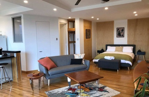 Seddon Bed & Breakfast | Wedgetaildown Accommodation - Into the Wild