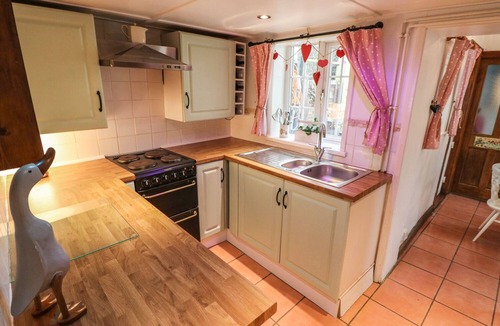 Brading Cottage | WEE COT, pet friendly, character holiday cottage in Brading