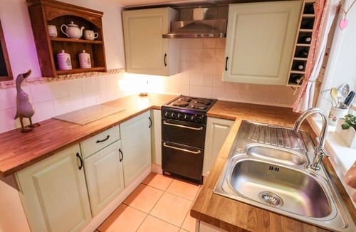 Brading Cottage | WEE COT, pet friendly, character holiday cottage in Brading
